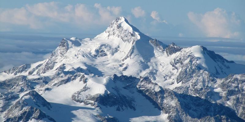 Украинскую туристку спасли с Эльбруса благодаря фонарику Украинскую туристку спасли с Эльбруса благодаря фонарику