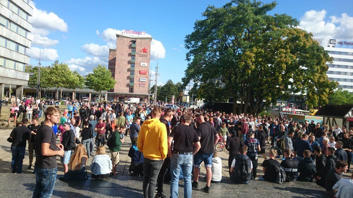 Смерть чоловіка під час бійки спровокувала масові безлади у Німеччини: фото і відео Смерть чоловіка під час бійки спровокувала масові безлади у Німеччини: фото і відео