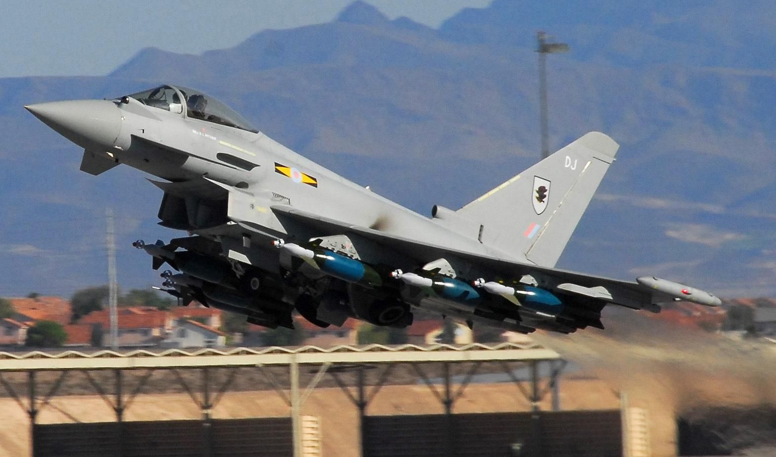 Біля кордону НАТО над Чорним морем знову перехопили російські літаки Біля кордону НАТО над Чорним морем знову перехопили російські літаки