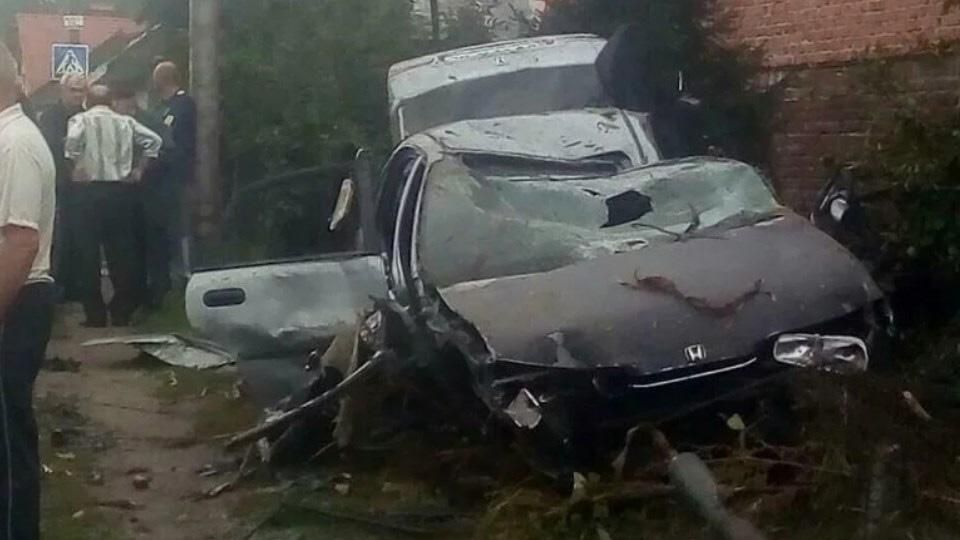 Авто зім'яло, як бляшанку: у серйозній ДТП на Львівщині постраждало 8 людей Авто зім'яло, як бляшанку: у серйозній ДТП на Львівщині постраждало 8 людей