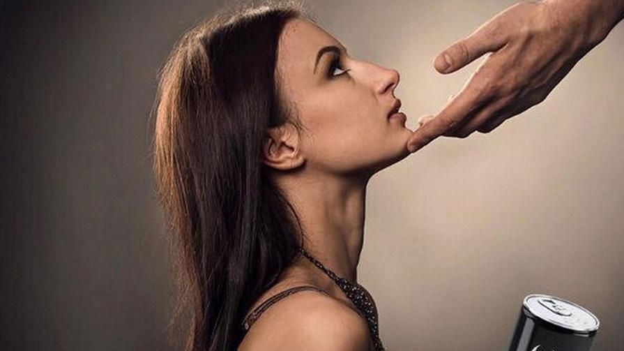 У Польщі заборонили обурливу рекламу, яка принижує гідність жінок У Польщі заборонили обурливу рекламу, яка принижує гідність жінок