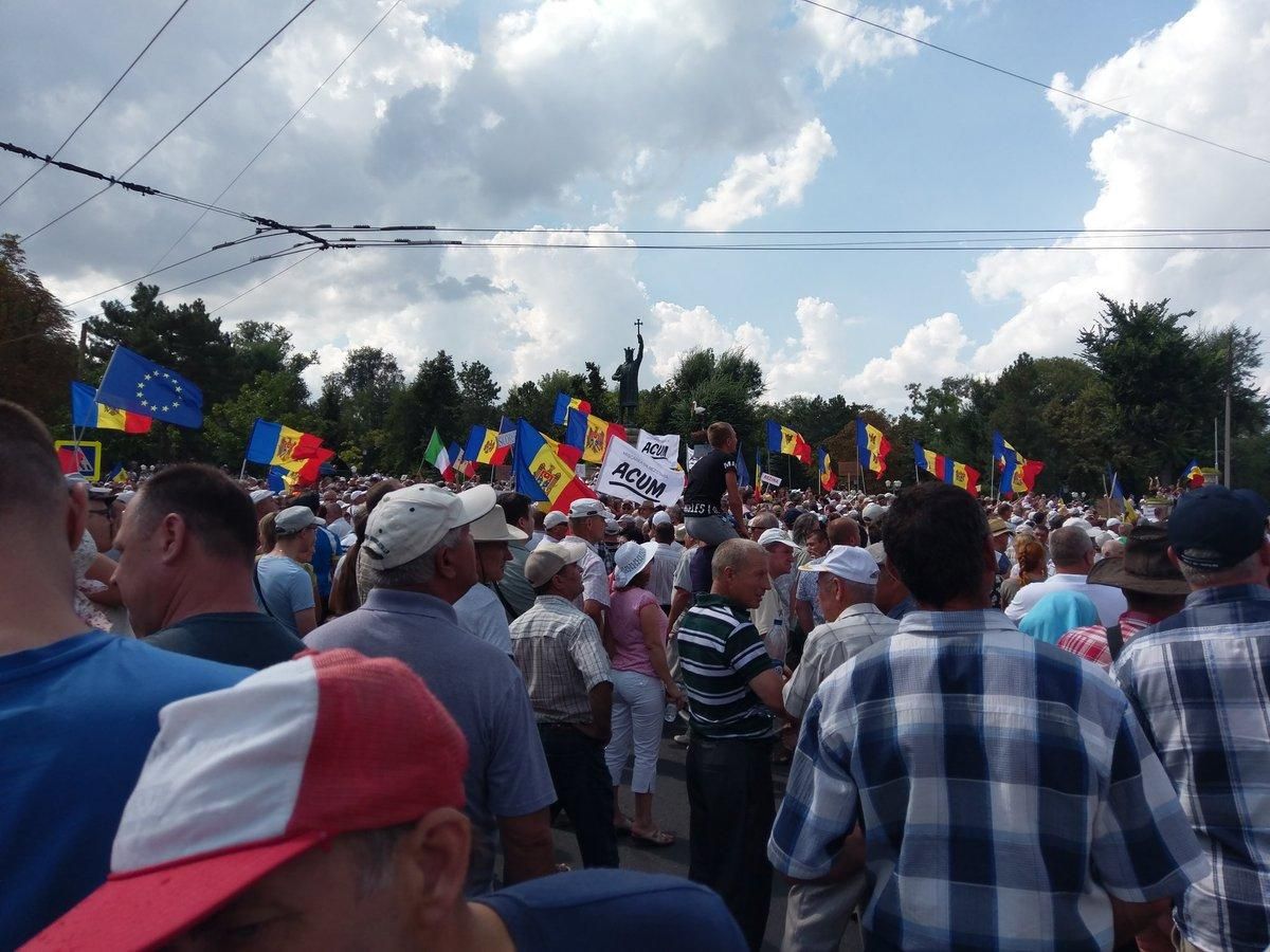 Антиправительственные протесты в Молдове: полиция жестко зачистила многотысячный митинг