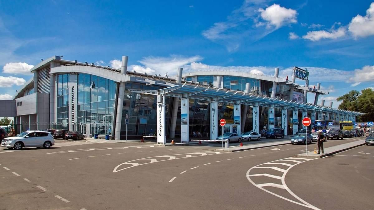 Аэропорт в Жулянах стремительно поднял стоимость парковки