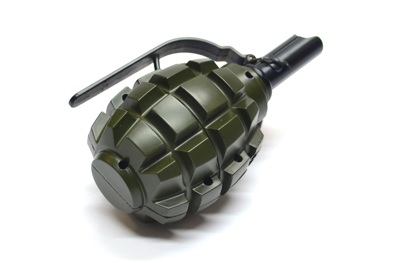 У Києві іноземець кинув під двері квартири бойову гранату: деталі У Києві іноземець кинув під двері квартири бойову гранату: деталі