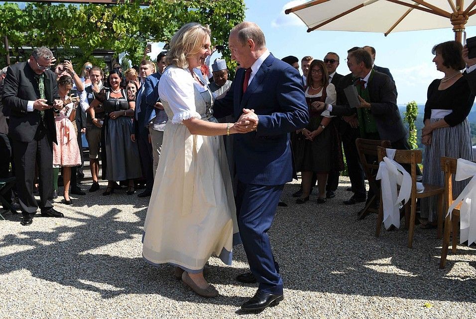 Мій танець із Путіним на весіллі не змінить санкційну політику щодо Росії, – глава МЗС Австрії