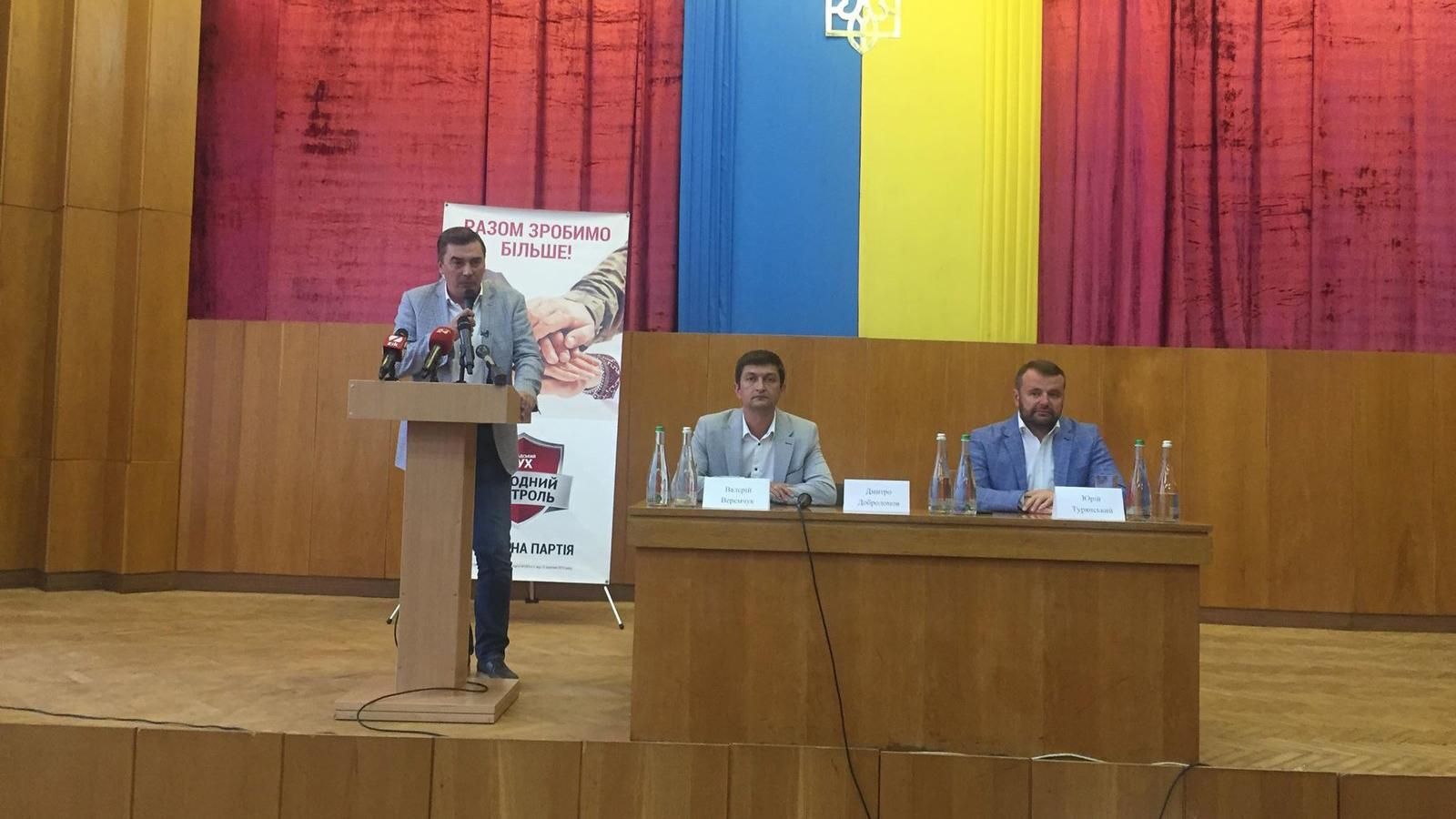 Добродомов призвал демократическую оппозицию объединиться и выдвинуть кандидата в президенты Добродомов призвал демократическую оппозицию объединиться и выдвинуть кандидата в президенты