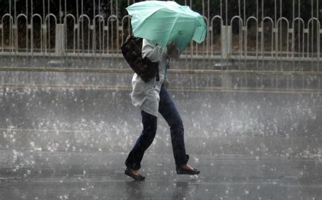 Україну накриють грози з градом: названо області Україну накриють грози з градом: названо області