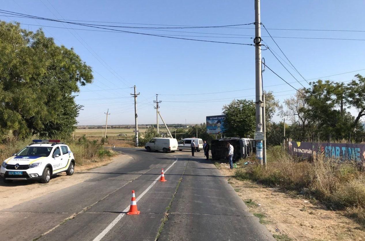 Мікроавтобус з відпочивальниками потрапив у ДТП на Одещині:  серед постраждалих є діти