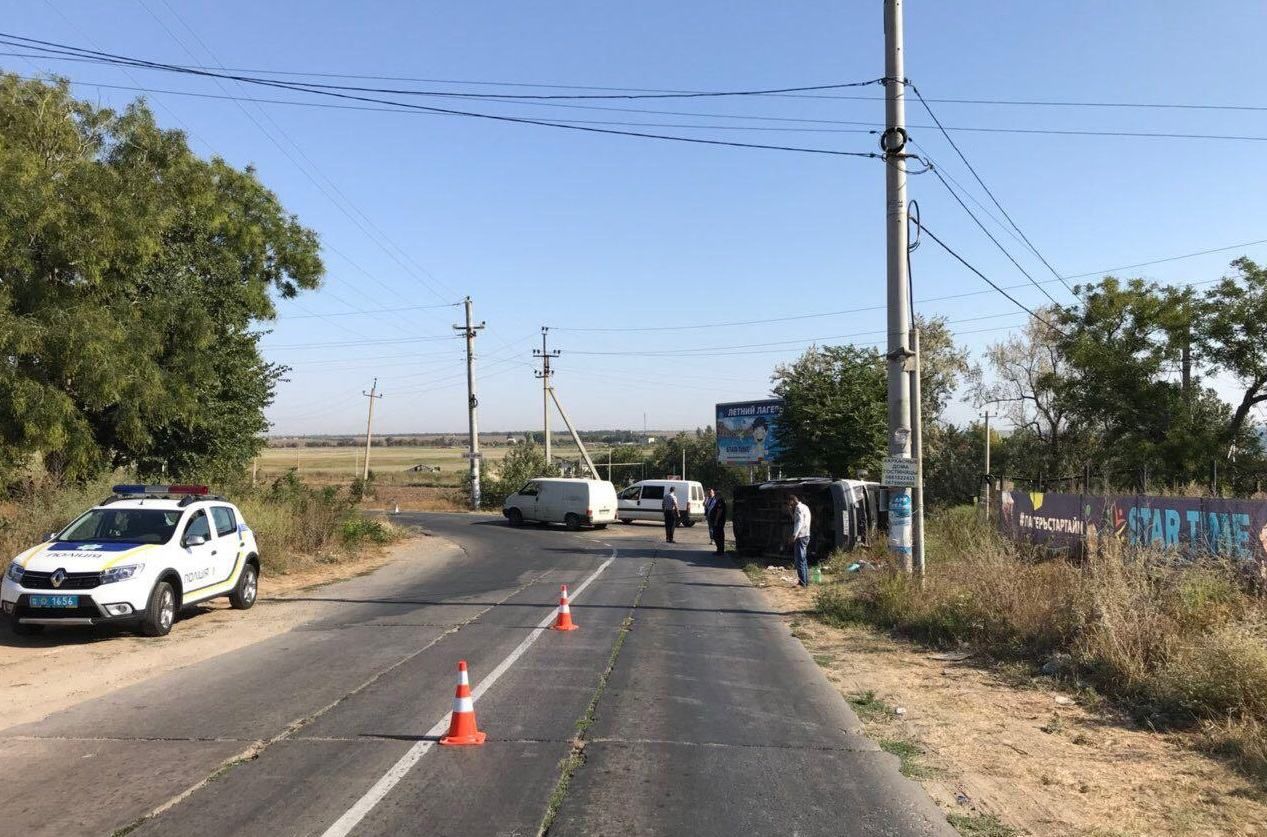 Микроавтобус с отдыхающими попал в ДТП в Одесской области: среди пострадавших есть дети