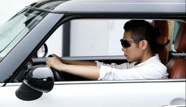 Xiaomi выпустила специальные очки для водителей: в чем их "фишка" Xiaomi выпустила специальные очки для водителей: в чем их "фишка"