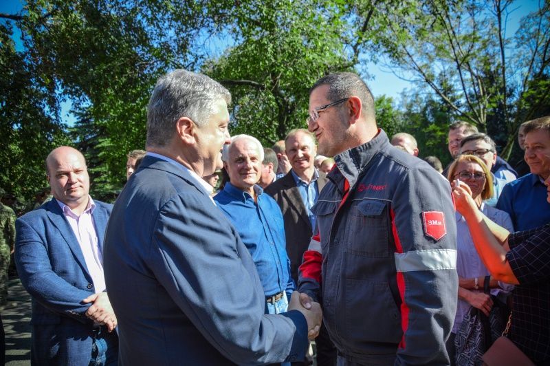 Порошенко наголосив на важливій ролі Авдіївського коксохіму в житті міста