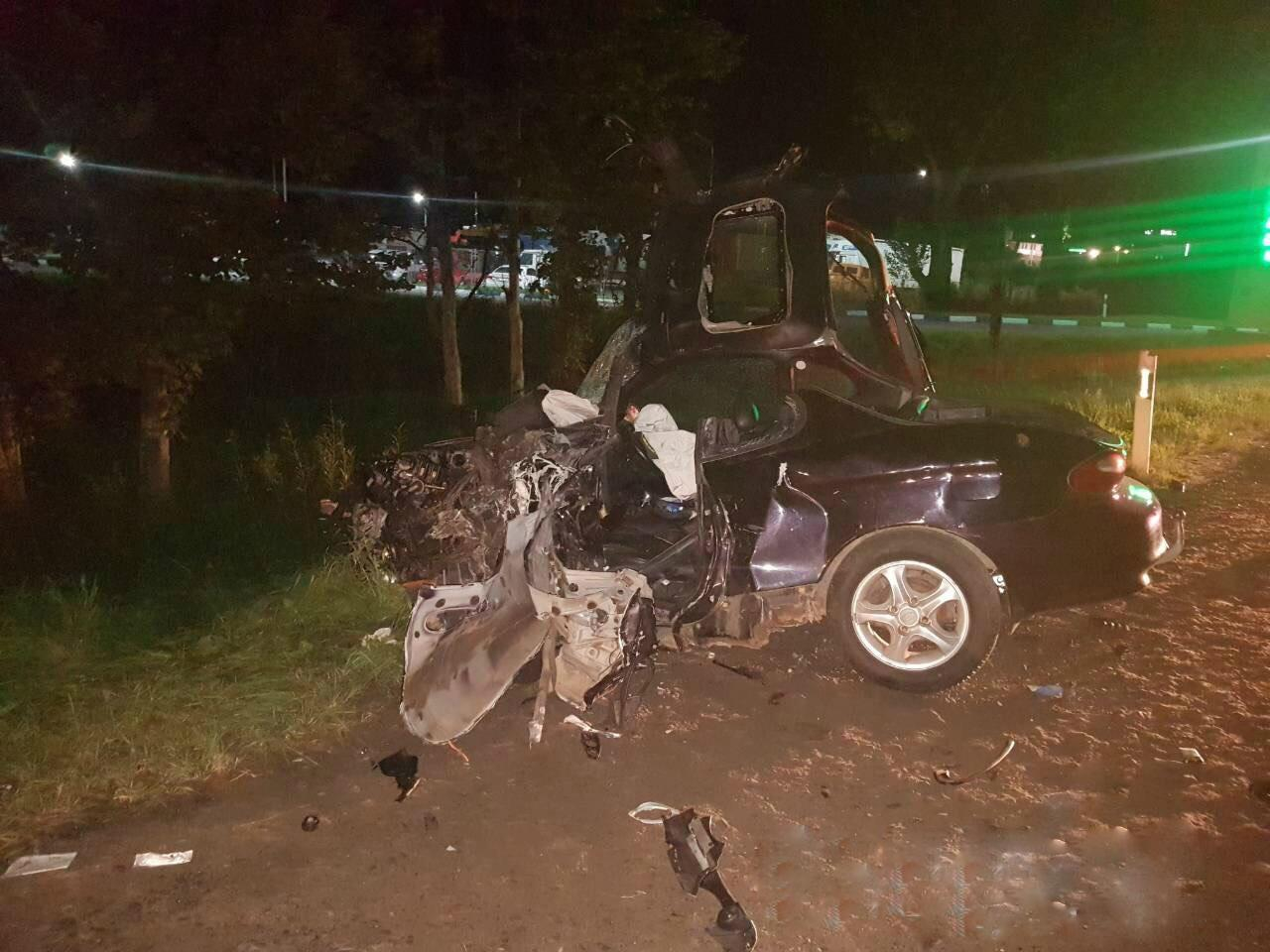 Под Львовом легковушка выехал на встречную и столкнулась с грузовиком: водитель погиб