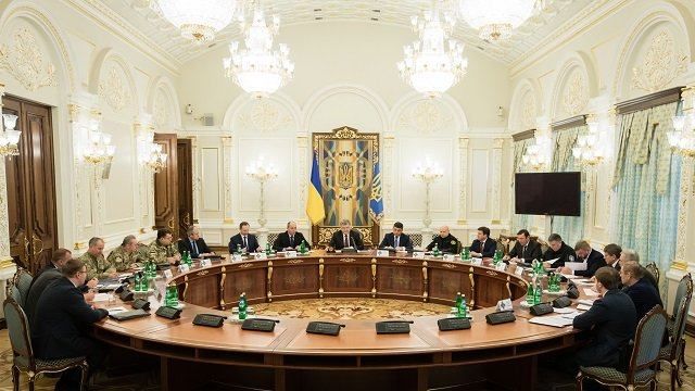 Порошенко ініціює засідання РНБО через дії РФ на Азовському морі
Порошенко ініціює засідання РНБО через дії РФ на Азовському морі