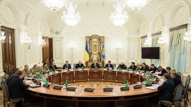Порошенко инициирует заседание СНБО из-за действий РФ на Азовском море
