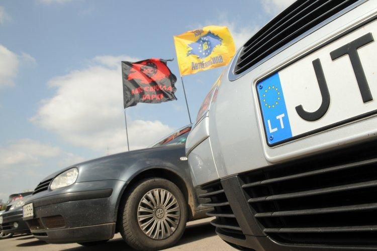 Насколько легко и дешево можно купить автомобиль на еврономерах в Украине: исследование