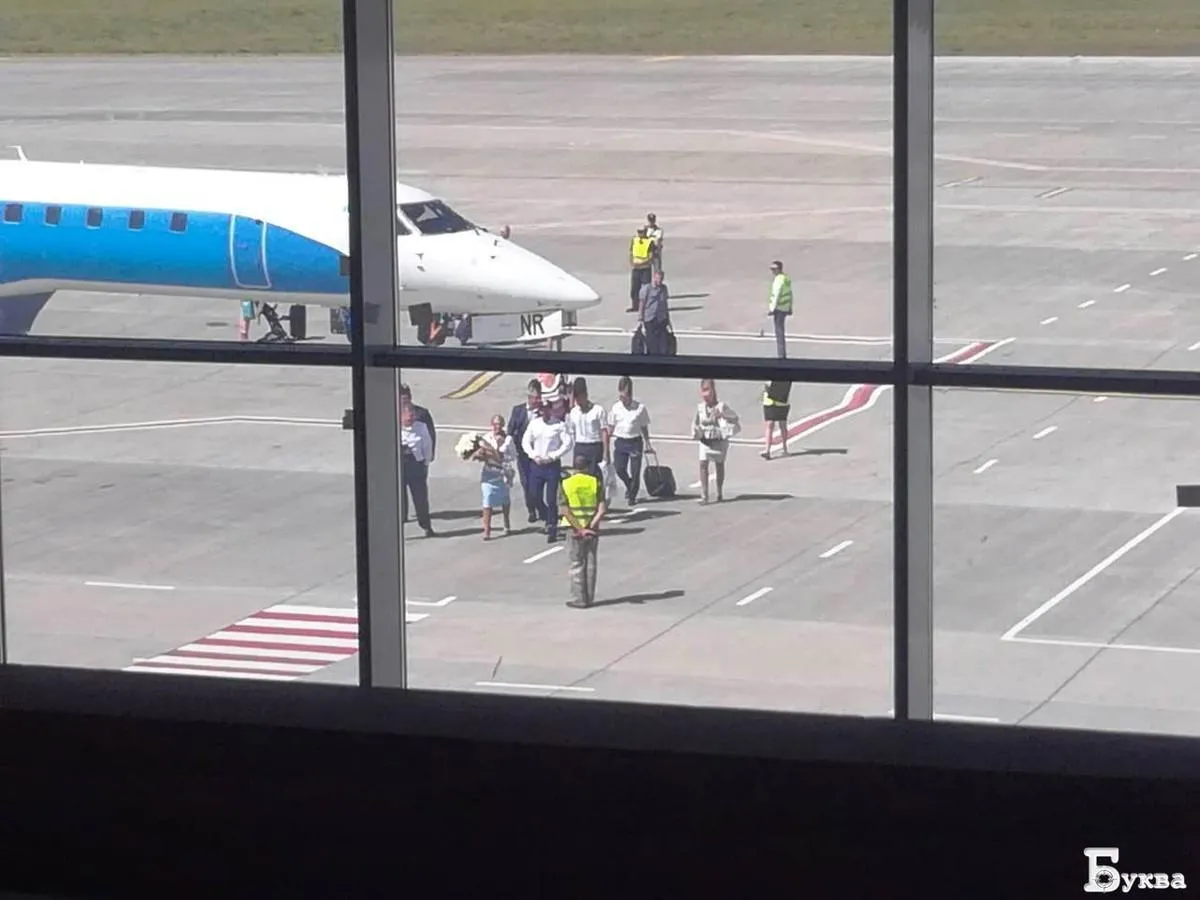 28 серпня Юлія Тимошенко прилетіла до Херсону 28 серпня Юлія Тимошенко прилетіла до Херсону