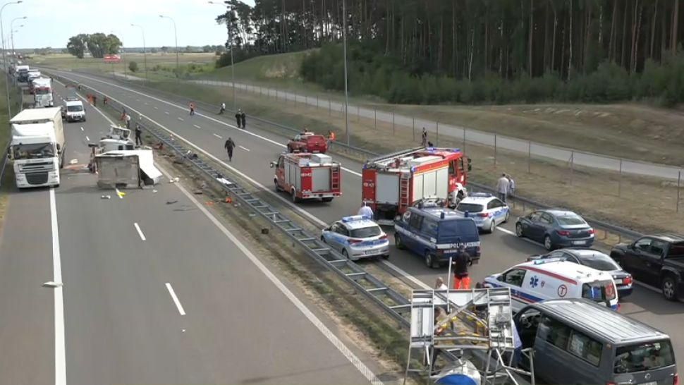 У Польщі мікроавтобус з українцями врізався у вантажівку: є жертви