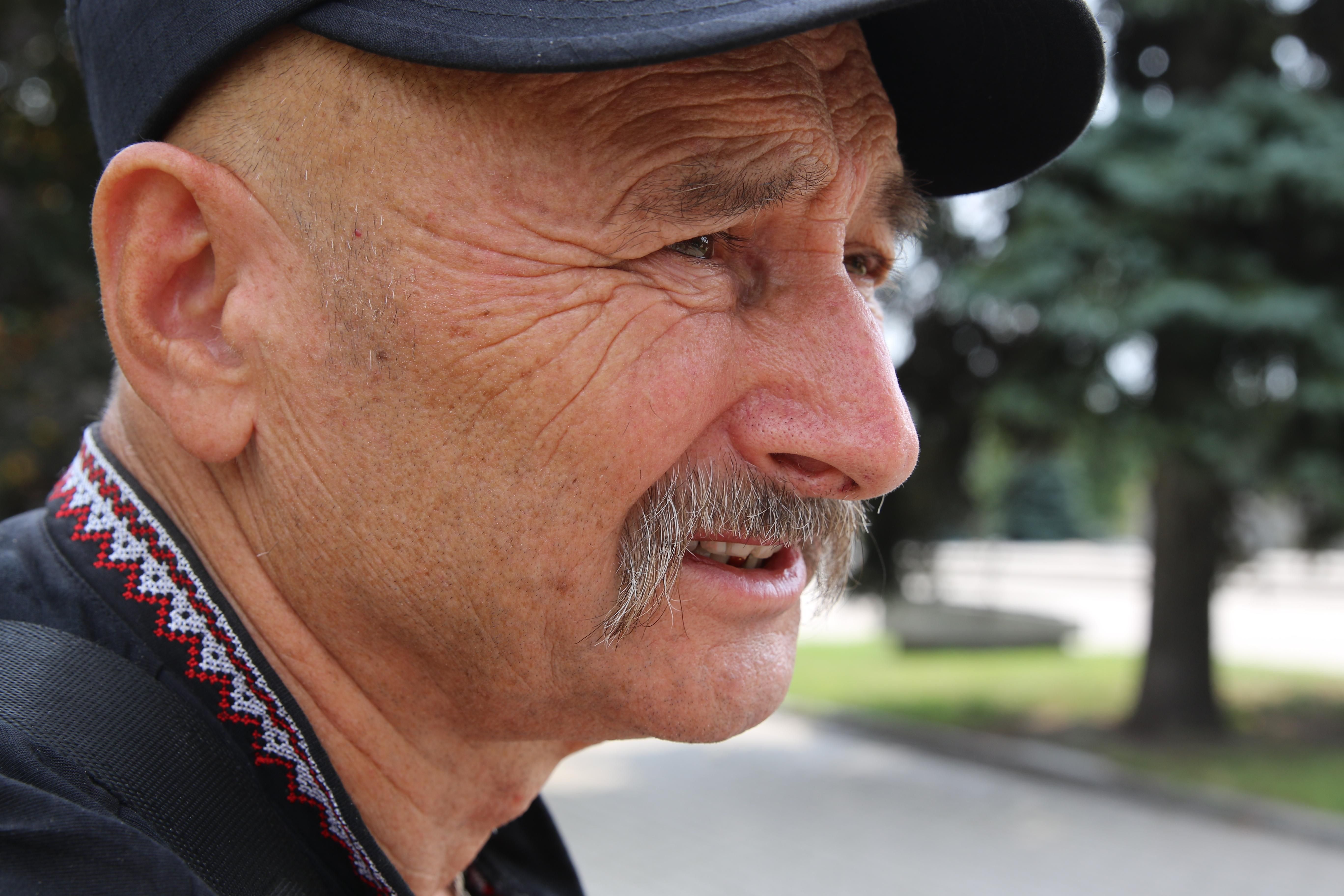 Змушували тяжко працювати і били, – батько полоненого про звірства бойовиків Змушували тяжко працювати і били, – батько полоненого про звірства бойовиків