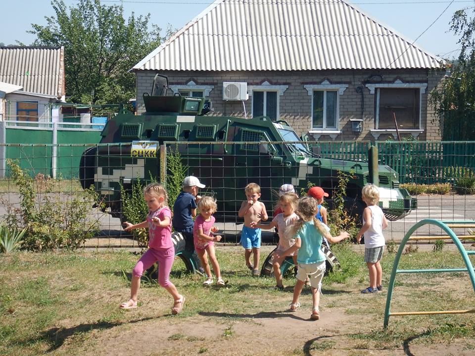 Пророссийские боевики обстреляли детсад на Донетчине: ранено женщину