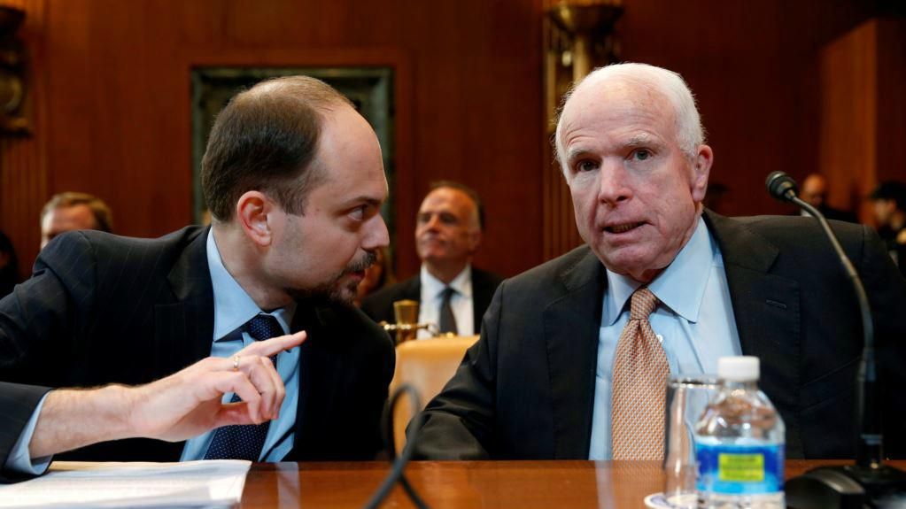 Маккейн завещал, чтобы гроб с его телом нес российский оппозиционер Маккейн завещал, чтобы гроб с его телом нес российский оппозиционер