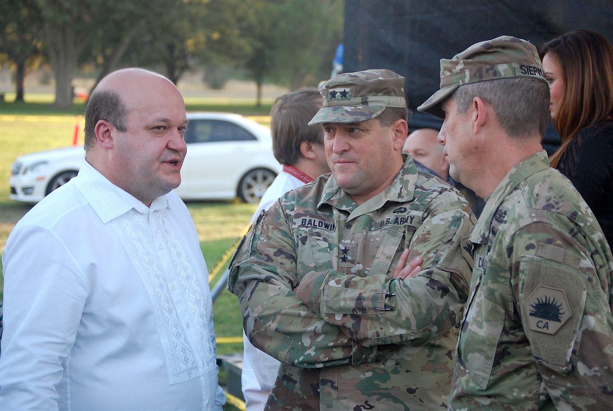 СМИ неправильно интерпретировали: посол объяснил ситуацию с закупками оружия в США СМИ неправильно интерпретировали: посол объяснил ситуацию с закупками оружия в США