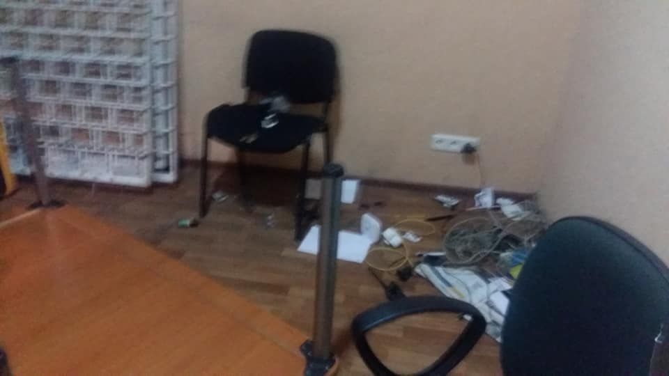 Депутат силой ворвался в офис к активистам в Херсоне и устроил драку: детали