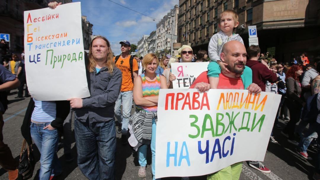 Местечковая гомофобия: в Черновцах запретили проводить гей-прайды