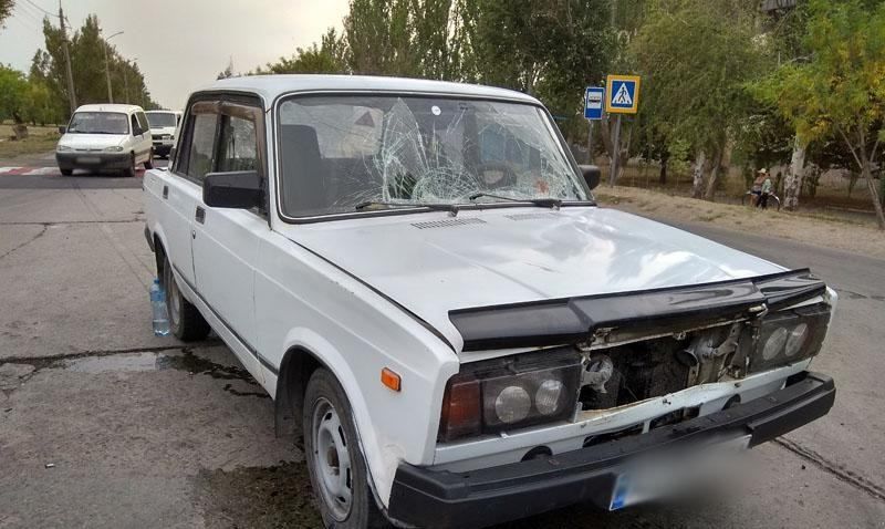 Сбил на "зебре": в Мариуполе под колеса автомобиля попали мама с дочкой Сбил на "зебре": в Мариуполе под колеса автомобиля попали мама с дочкой