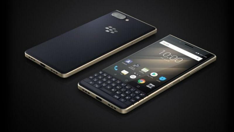 BlackBerry представила новый кнопочный смартфон KEY2 LE