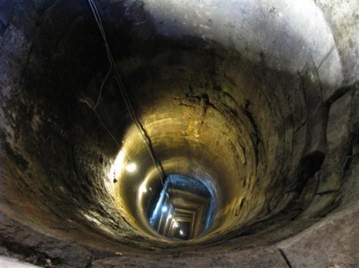 Рятувальники третій день не можуть витягнути із колодязя чоловіка на Буковині: подробиці Рятувальники третій день не можуть витягнути із колодязя чоловіка на Буковині: подробиці