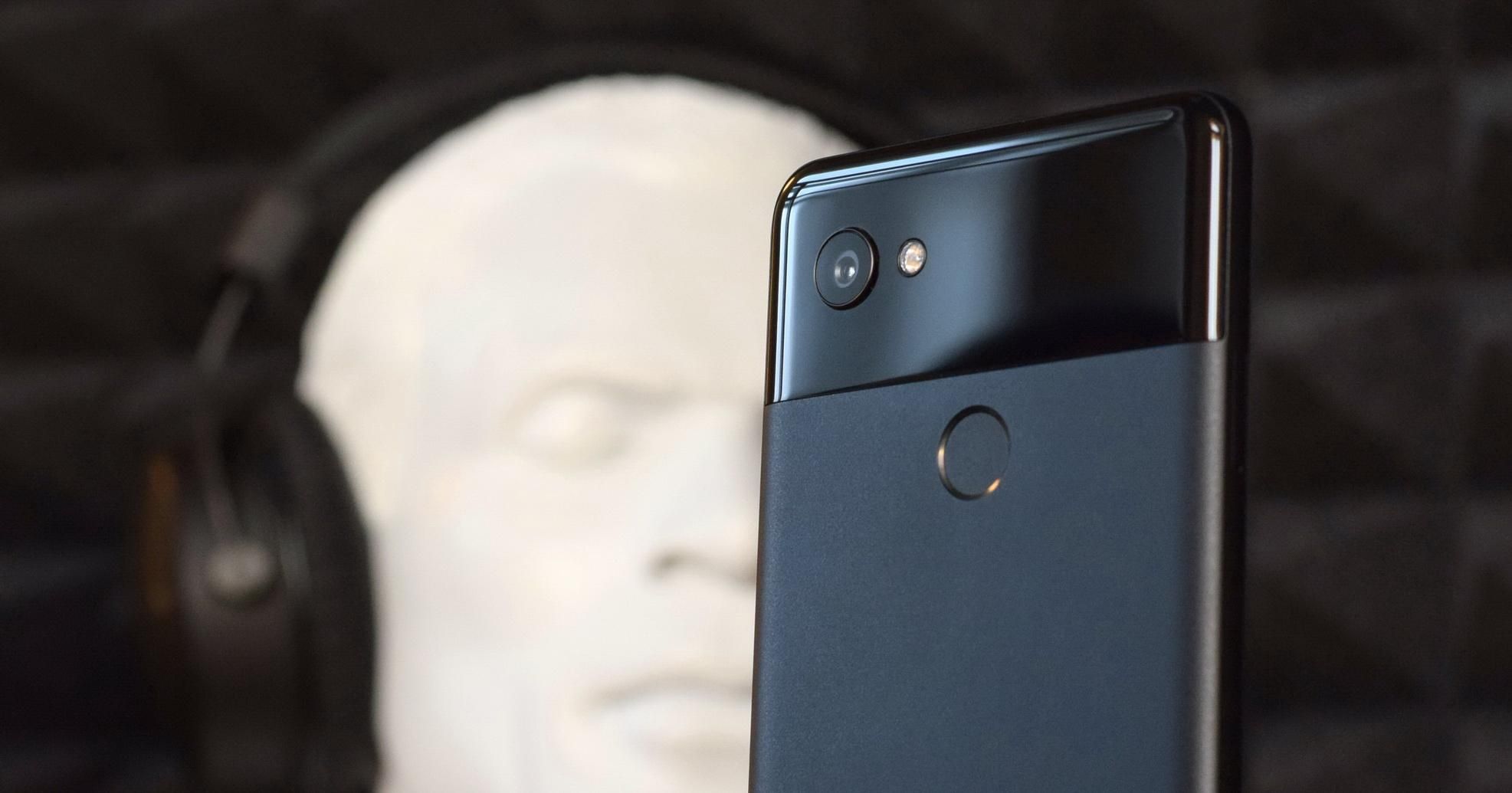 В сети появились первые "живые" фото смартфона Google Pixel 3 В сети появились первые "живые" фото смартфона Google Pixel 3