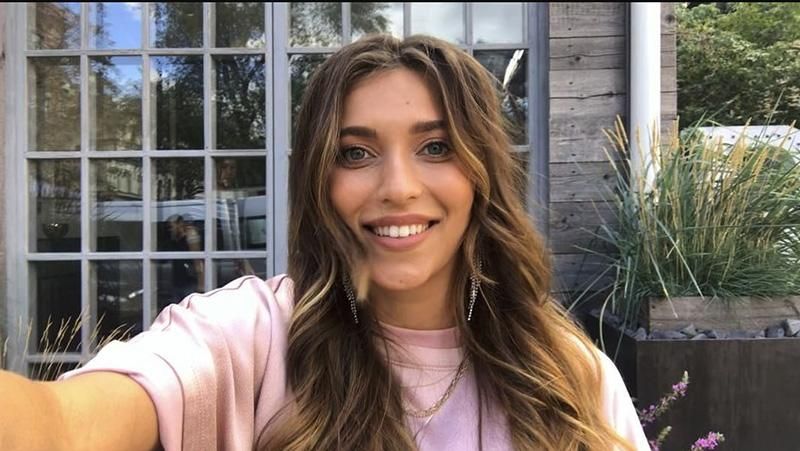 Вагітна Регіна Тодоренко приїхала до Києва: фотофакт Вагітна Регіна Тодоренко приїхала до Києва: фотофакт