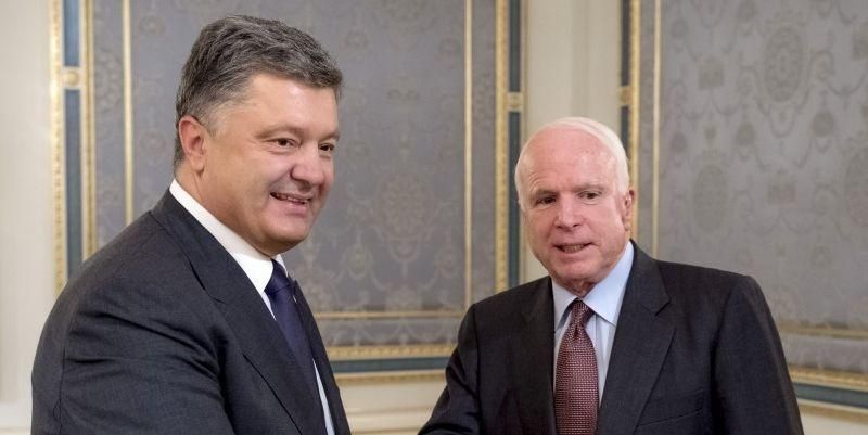 Порошенко поехал на церемонию прощания с Маккейном Порошенко поехал на церемонию прощания с Маккейном