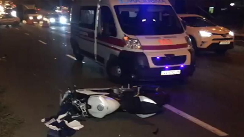 В Киеве мотоциклист насмерть сбил человека и скрылся с места аварии