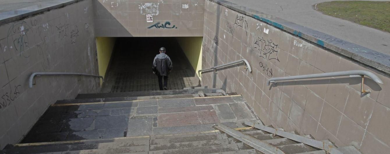 В Киеве в подземном переходе обнаружили убитого мужчину