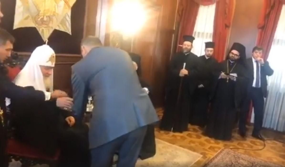 Підозрілий келих від Кирила: на зустрічі патріархів запримітили дивну деталь Підозрілий келих від Кирила: на зустрічі патріархів запримітили дивну деталь