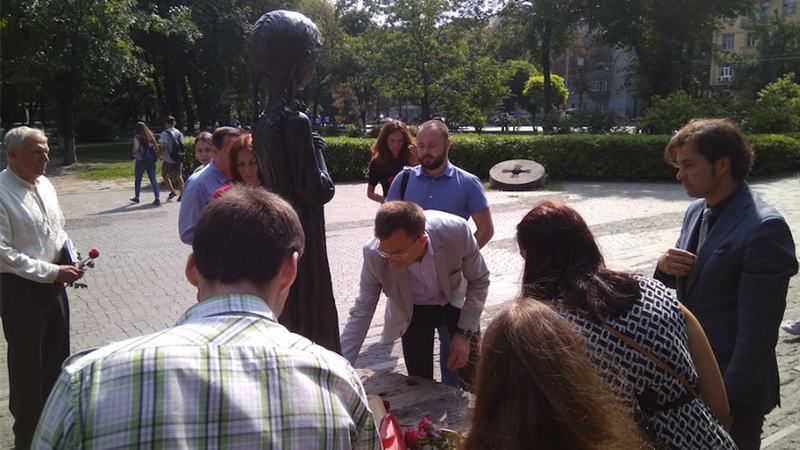 В Киеве началась международная акция к 85-й годовщине Голодомора В Киеве началась международная акция к 85-й годовщине Голодомора