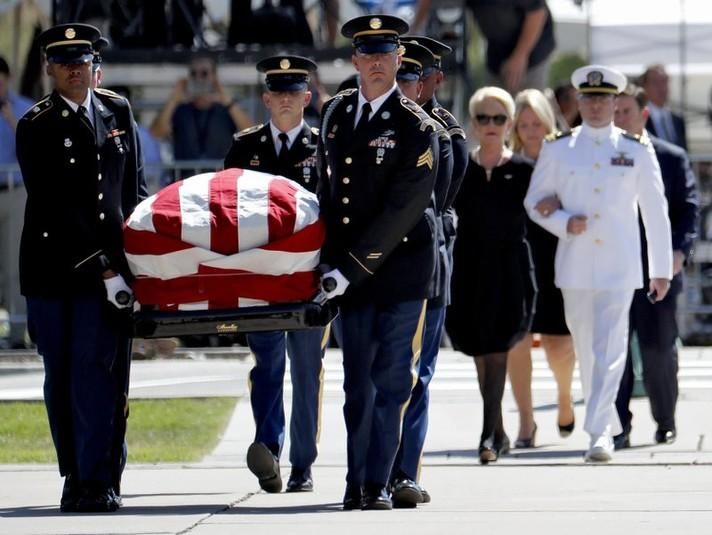 Похорон Маккейна: своє останнє слово сказали політичні суперники