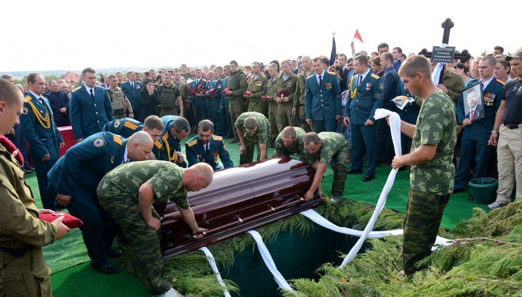 Похорон Олександра Захарченка: фото з кладовища