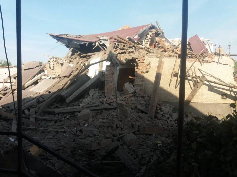 Внаслідок вибуху вщент зруйнований цегляний будинок Внаслідок вибуху вщент зруйнований цегляний будинок