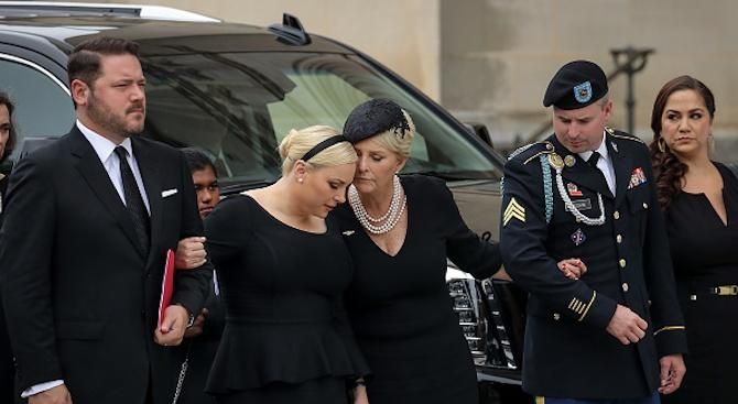 Америка Маккейна всегда была великой, – дочь сенатора со слезами вспомнила отца Америка Маккейна всегда была великой, – дочь сенатора со слезами вспомнила отца