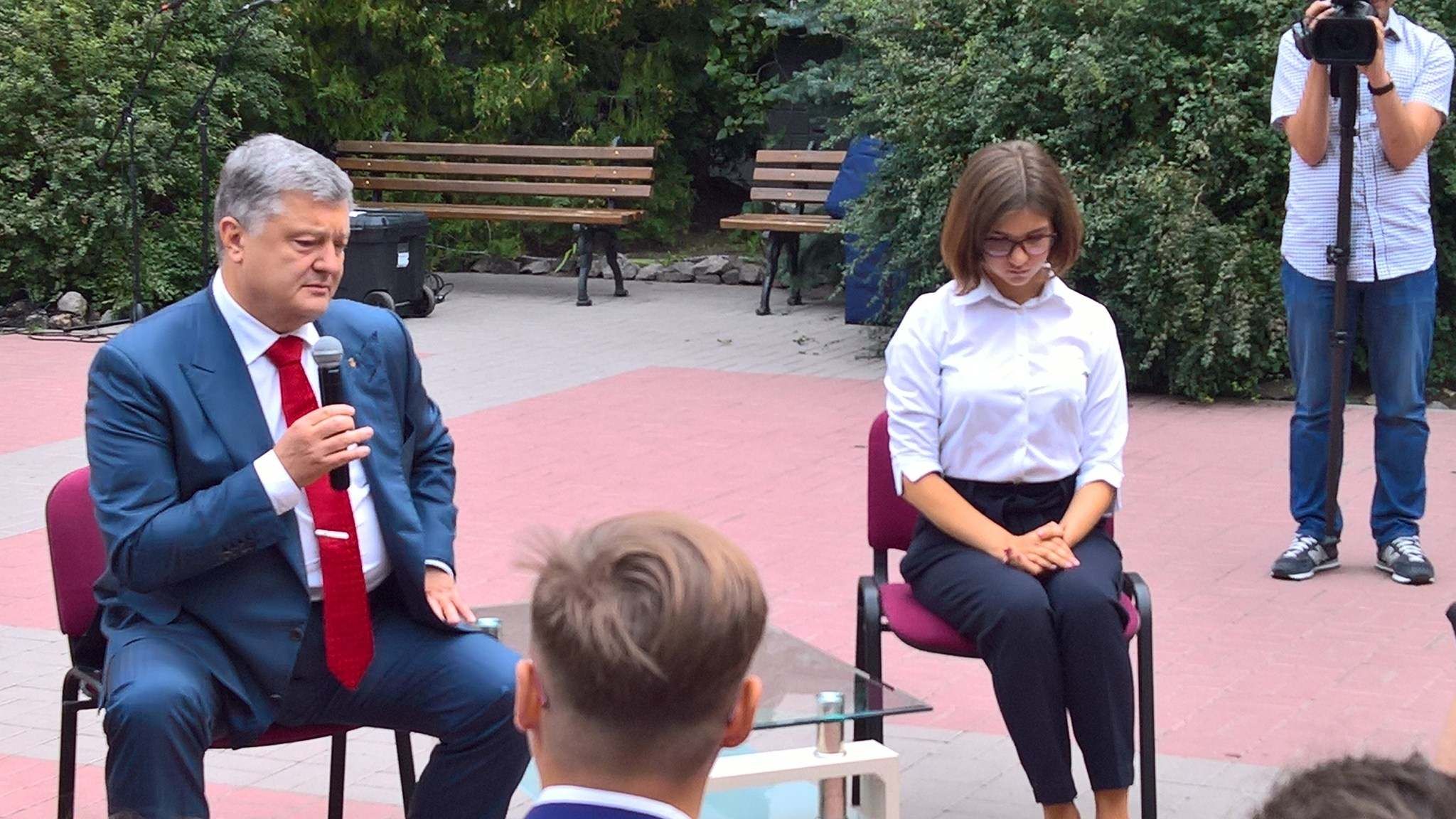 Порошенко привітав усіх з початком нового навчального року Порошенко привітав усіх з початком нового навчального року