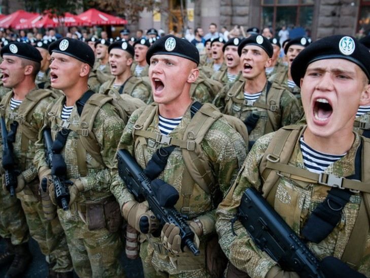 Сколько украинцев готовы защищать страну с оружием в руках: потрясающая цифра