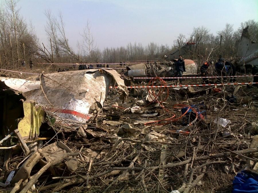 Смоленська катастрофа: польські експерти почали огляд уламків літака Качинського