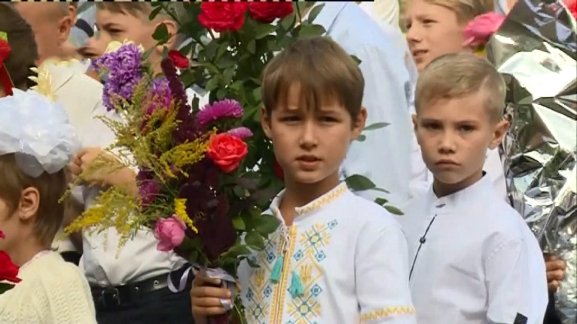 Дітей у вишиванках все більше: як відзначили Перший дзвоник на Донбасі