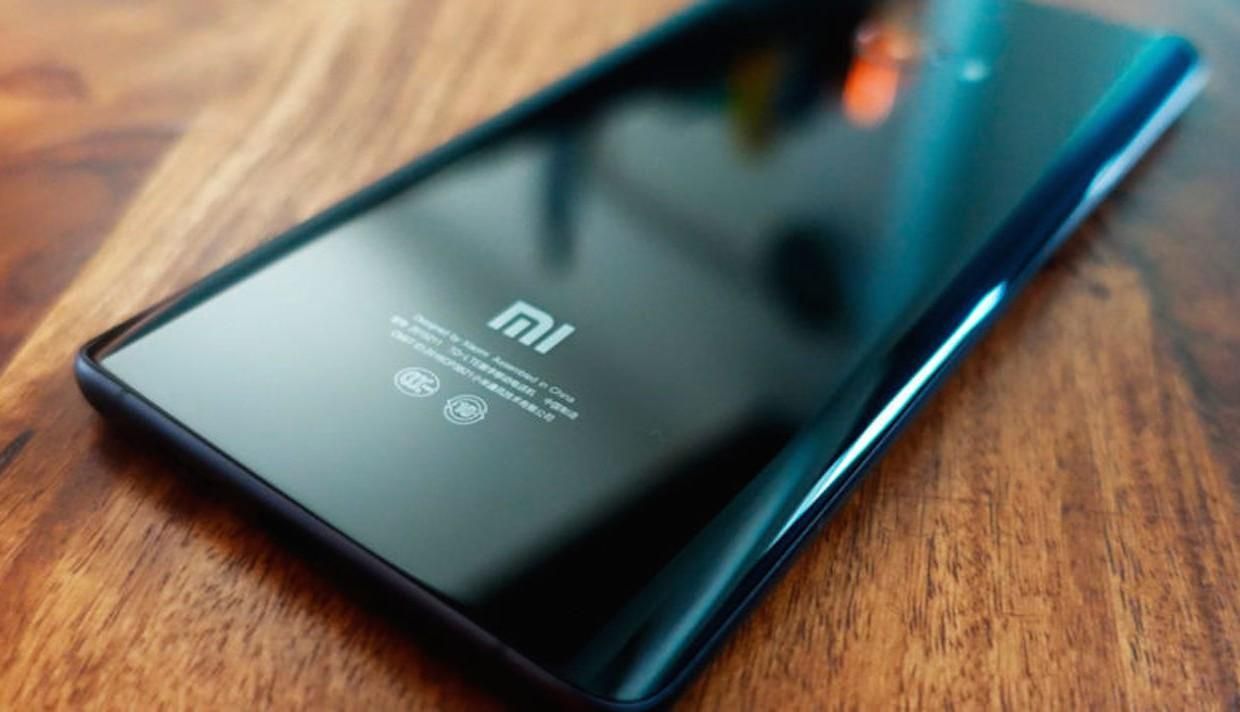 Xiaomi представит недорогой флагманский смартфон