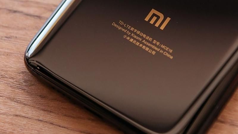 Xiaomi Mi Mix 3 - фото і дата виходу безрамкового смартфона