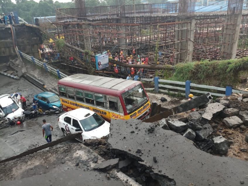 В Індії обвалився автомобільний міст: щонайменше 5 загиблих