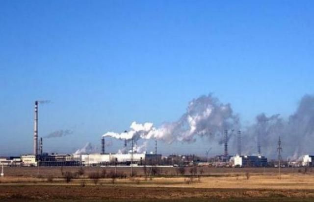 Представитель президента назвал причины выбросов на заводе "Титан" Представитель президента назвал причины выбросов на заводе "Титан"