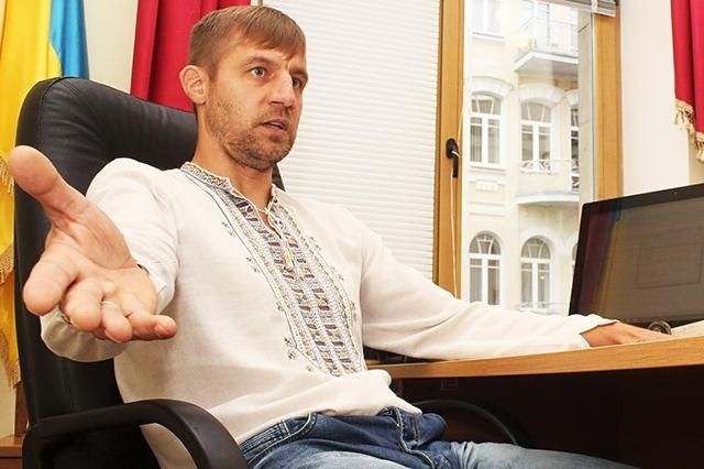 Народный депутат потерял кошелек с банковскими карточками Народный депутат потерял кошелек с банковскими карточками